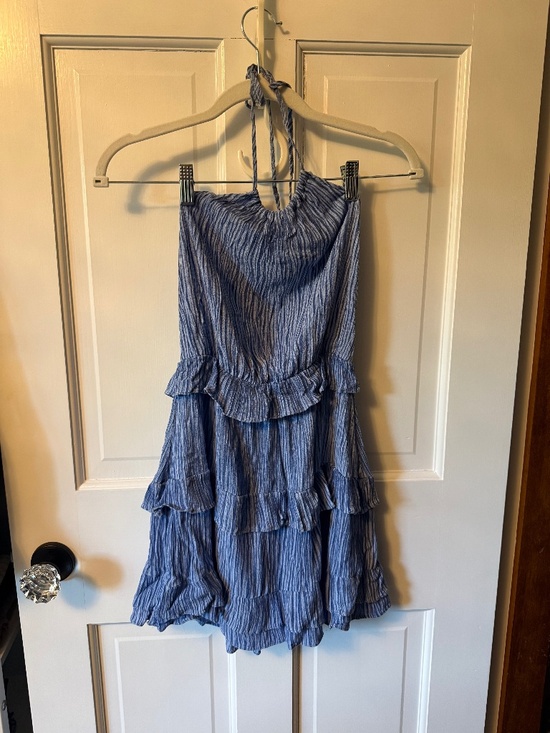 Lulus Dresses & Skirts - Lulus XS halter mini dress. Pretty blue hues